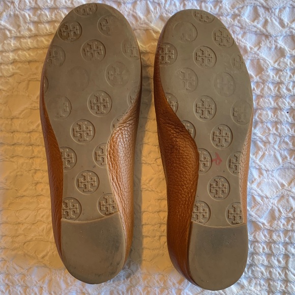 Tory Burch Teva Tumbled Leather Flats with Logo - Picture 10 of 16